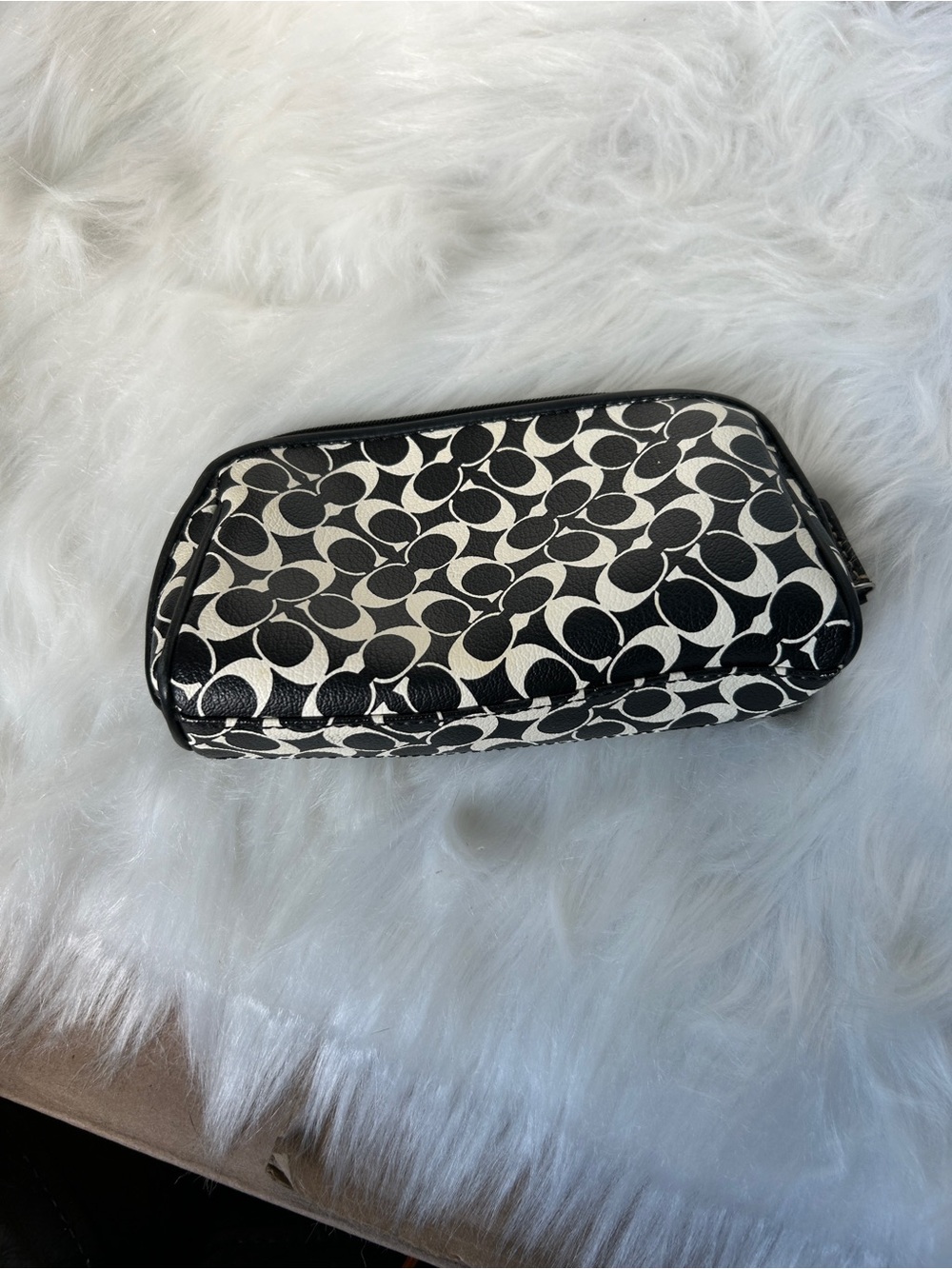 Coach classic Black & White Patterned Women's Cosmetic Pouch - Picture 3 of 5